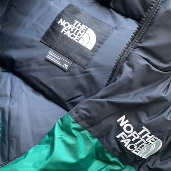 UNDER RETAIL The North Face Nuptse - Picture 3 of 4